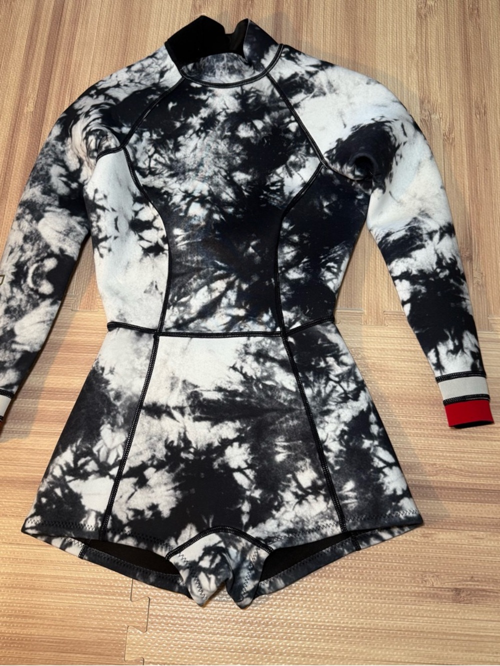 Cynthia Rowley Batik Wetsuit Black/White Tie Dye Neoprene Size Small